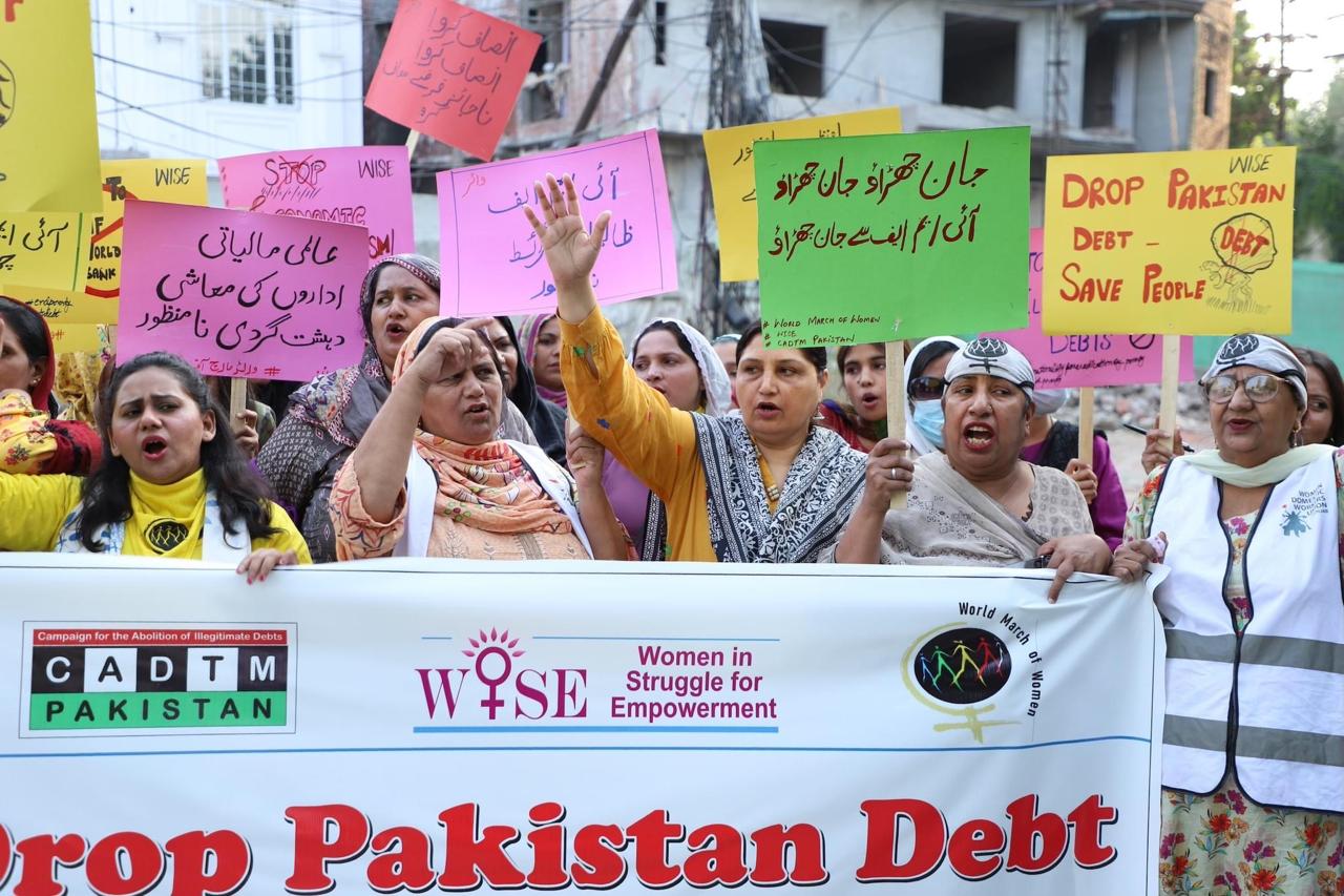 La Marche Mondiale des Femmes CNP Pakistan Organise une Manifestation Contre les Politiques Imposées par le FMI